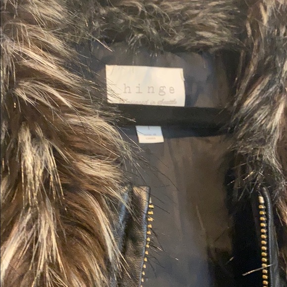 Hinge faux fur vest w leather lined zipper Size 1 - Picture 3 of 5
